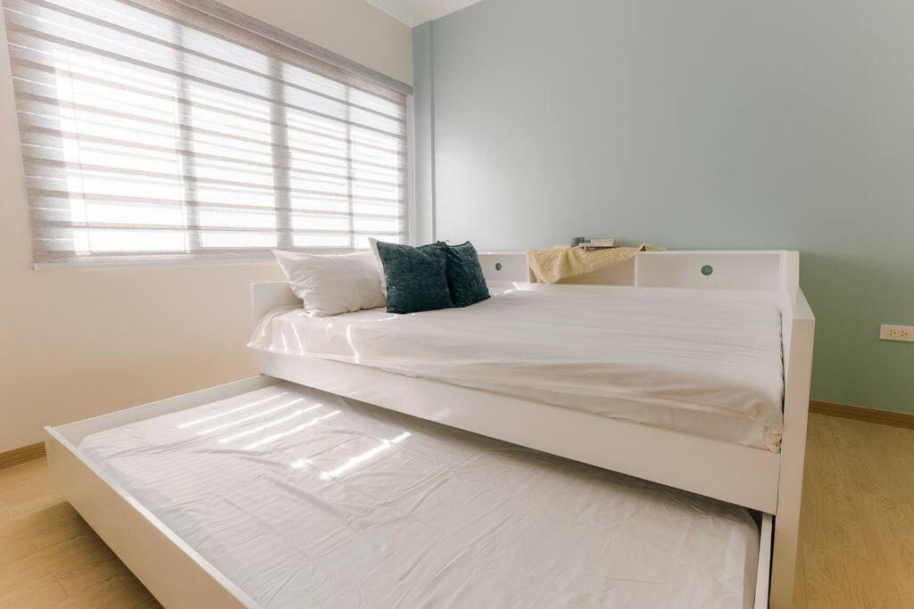 Two Bedroom Residential Home With Own Parking Angeles Exteriör bild