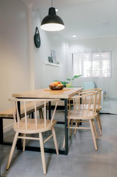 Two Bedroom Residential Home With Own Parking Angeles Exteriör bild