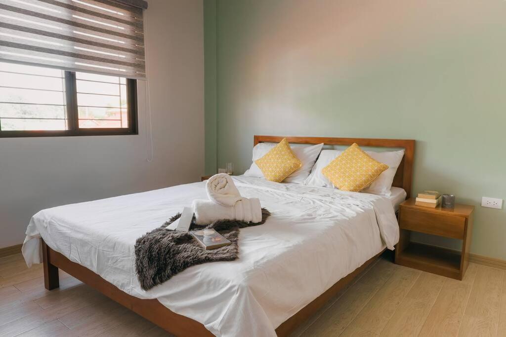 Two Bedroom Residential Home With Own Parking Angeles Exteriör bild